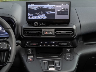 Cena Dacii Duster, a bagażnik 1050 litrów. W konfiguratorze go nie znajdziesz, ale na placach już tak