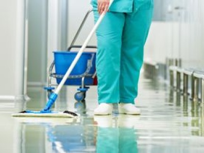 Personel sprzątający szpitala stracił dodatki. 