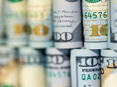 Euro odbija, dolar traci – rynki reagują na chaos w USA. Prognoza EUR/USD