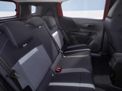 Praktyczny SUV Opla za 99 900 zł. W cenie hybryda, automat i 460-litrowy bagażnik