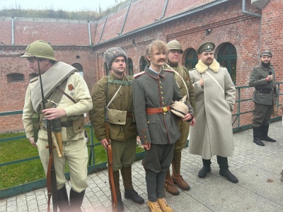 Inscenizacja szturmu na jedną z toruńskich fortyfikacji. Wojenne sceny poruszyły widzów