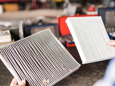 Wymień filtr kabinowy jesienią, a szyby w końcu przestaną parować