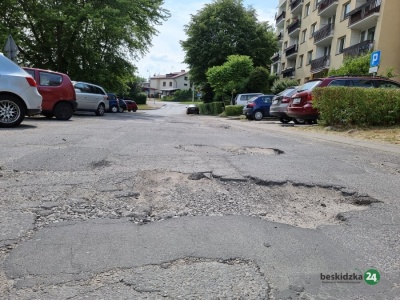 Pełna dziur ulica Goleszowska czeka na remont. Mieszkańcy mają już dość obietnic