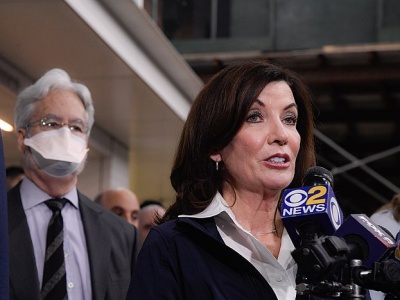 Gubernator Nowego Jorku zapowiada „dalszą walkę” o wypłatę SNAP przez rząd federalny