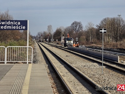 Budują nowy peron na stacji Świdnica Przedmieście. To część wielomilionowej inwestycji
