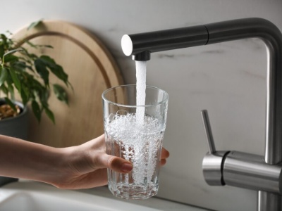Niebezpieczna woda w kranach w Berlinie?  PFAS wykryte w większości próbek