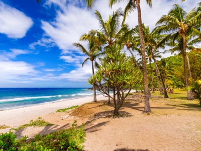 Nie Bali i nie Malediwy. Francuska wyspa z aktywnym wulkanem i dżunglą to hit 2026 roku