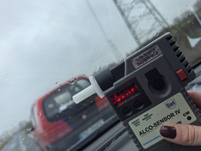 Czerwone Seicento zatrzymane w Pakosławiu – kierowca miał więcej promili niż paliwa!