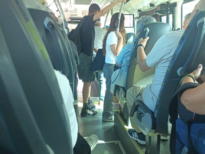 Teneryfa: Titsa zakazuje stania w autobusach na autostradach