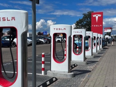 Superchargery Tesli dla wszystkich w Polsce. Pierwszy już dostępny