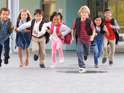 Spór o szlaban we Wrocławiu. Dzieci muszą iść na spacer, rodzice są oburzeni