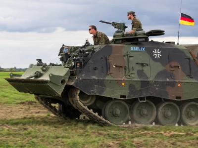 Młodzi Niemcy zostaną masowo wezwani do wojska. W tle reforma armii