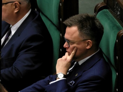 Służby wyniosły dokumenty z podpisami Hołowni. Mamy informacje z prokuratury