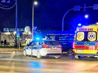 Rozbity radiowóz na Al. Słowackiego (ZDJĘCIA)