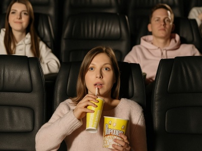 Jak jeden film potrafi zmienić nasze decyzje? Badacze są zaskoczeni