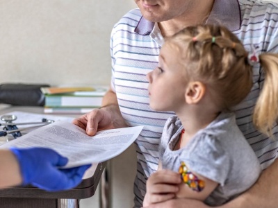 Ta dolegliwość kojarzy się z seniorami, a coraz częściej uderza w dzieci. 