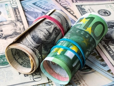 Kurs EUR/USD pod presją! Dolar silniejszy przed minutes FED