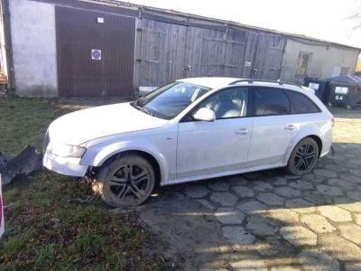 Skradzione audi i trop prowadzący pod szkołę. Złodziejem okazał się nastolatek