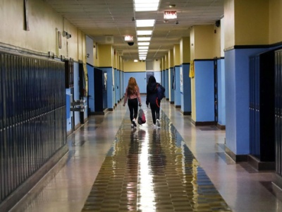 Szkoła schodzi na psy, nauczyciele będą się bali uczniów? Dyrektor LO, który wysłał na przerwie ucznia do fryzjera, będzie zawieszony