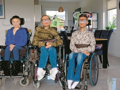 Mama opiekowała się nimi przez wiele lat. 