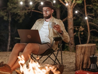 Praca, która pozwala podróżować – jak znaleźć zawód zgodny z Twoim stylem życia?