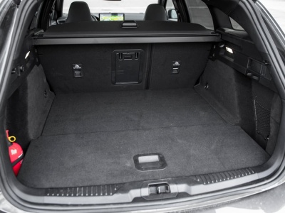 W polskich salonach Forda zalegają dziesiątki takich aut z zeszłego roku. Dilerzy przeceniają je jak mogą, bo zaraz będą dwuletnie