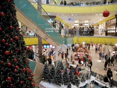 Presja kupowania prezentów pcha nas w długi. 