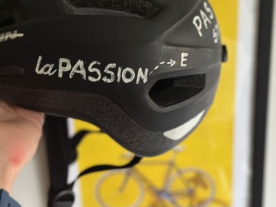 65 tys. dzieci w kaskach z logotypem ministerstwa i hasłem. Prędzej porzucą rower