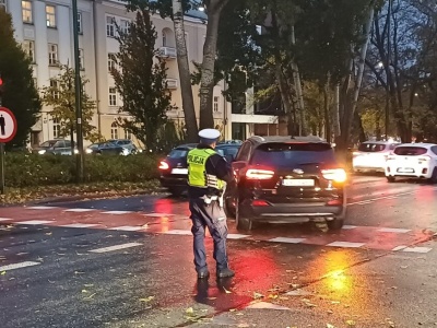 Krakowska policja szuka kobiety, która zaatakowała Ukrainkę na ul. Piłsudskiego (Galeria)