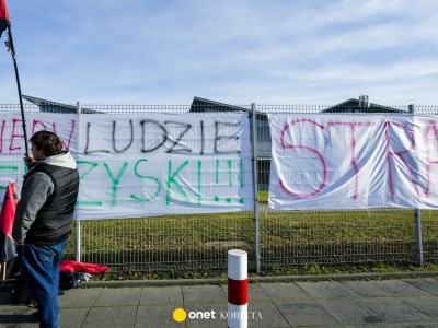 “Traktują nas jak niewolników”. Strajkujący pracownicy Valeo mówią o pracy w tej firmie