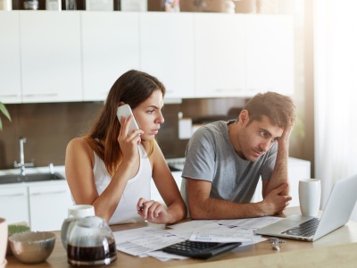 Średnie długi rosną. Polacy coraz częściej wpadają w spiralę zadłużenia