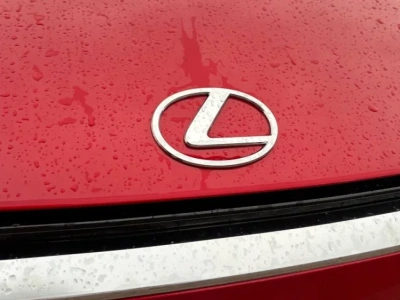 Hitowy crossover Lexusa taniej nawet o 30000 złotych. Sprawdziłem ceny