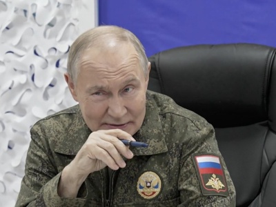 Putin spotkał się z wojskowymi. Ukraińcy dementują doniesienia o rosyjskich 