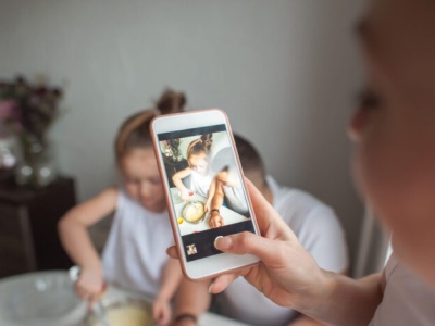 Pomyśl, zanim wrzucisz zdjęcie dziecka do sieci! Nadchodzą nowe przepisy