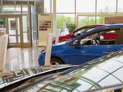 Polacy coraz chętniej kupują samochody elektryczne. Opublikowano raport