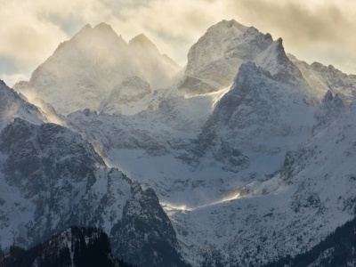 Śnieżyce nad Polską. W Tatrach drugi stopień zagrożenia lawinowego