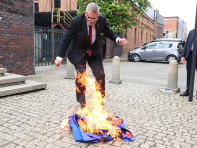 Sondaż IBRiS dla Onetu: KO – 31,5 proc., PiS – 27,6 proc., Konfederacja – 14,1 proc., Braun – 7,3 proc.