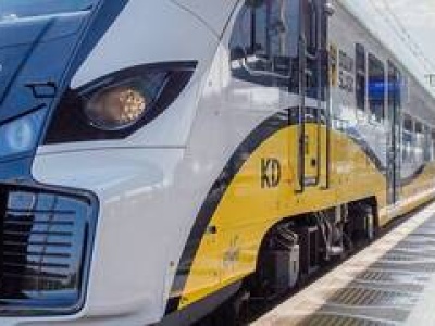 Budowa TAT na Swojczyce „przesadziła” mieszkańców z aut do pociągu. Potrzebne są większe składy!