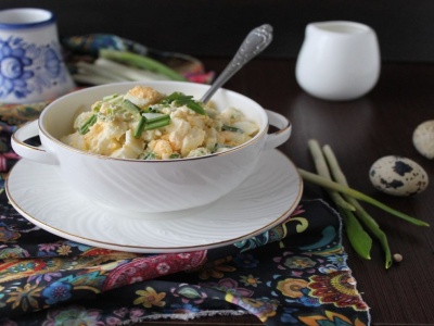 Niby z jajkiem, ale chrupie. Popisowa sałatka mojej mamy robi furorę na imprezach