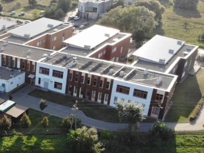 W szkole na Białołęce zrobiło się niebezpiecznie przez znalezisko. Lekcje odwołane