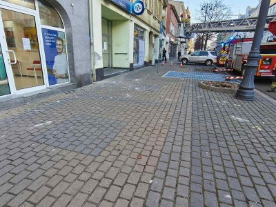 Nietypowe zdarzenie na Gdańskiej w Bydgoszczy. Z jednej z kamienic… odpadł gzyms