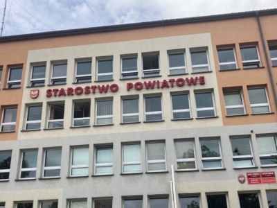 Starosta uspokaja. Mimo kontroli i zawirowań personalnych, urząd działa bez zarzutu