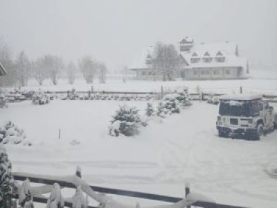 W nocy spadło ponad 25 centymetrów śniegu. Polacy pokazują nagrania