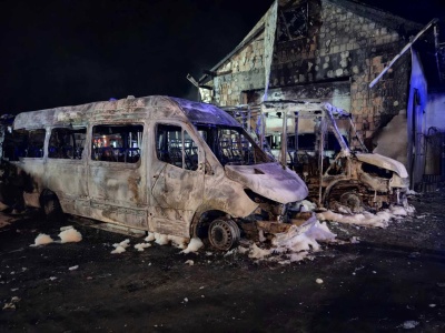 Pożar warsztatu samochodowego w Skale