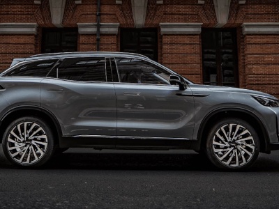 Chiński konkurent Skody Kodiaq po cichu staniał. Za 136 tys. zł daje panoramę, masaż i wentylowane fotele