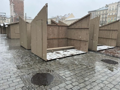 Jarmark Bożonarodzeniowy. Na Rynku trwają przygotowania (Galeria)