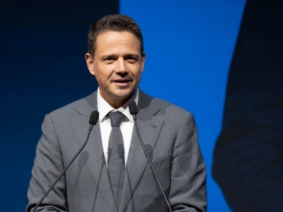 Radni podwyższyli o 5 tys. zł pensję Rafała Trzaskowskiego. Wiemy, ile teraz zarobi