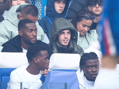 Dłuższa pauza gwiazdy Chelsea. Kopnął w krzesło i… złamał palec