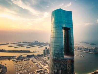 Najwyższy hotel na świecie oficjalnie otwarty. 82 piętra i masa udogodnień