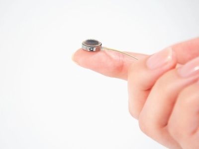 Neuralink ma groźnego rywala. Ten implant ma przywracać ludzki głos